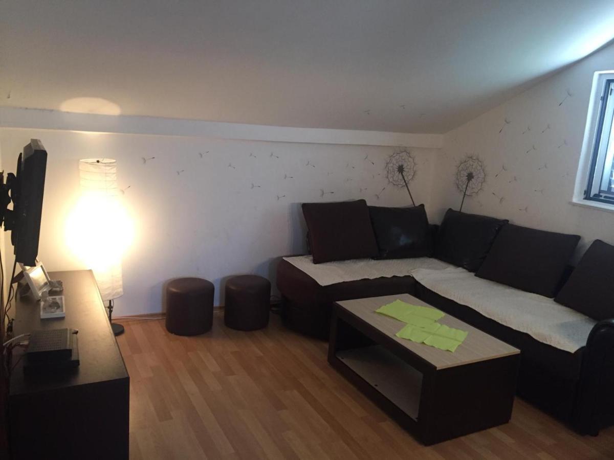 Apartment Julian Kamenari Luaran gambar