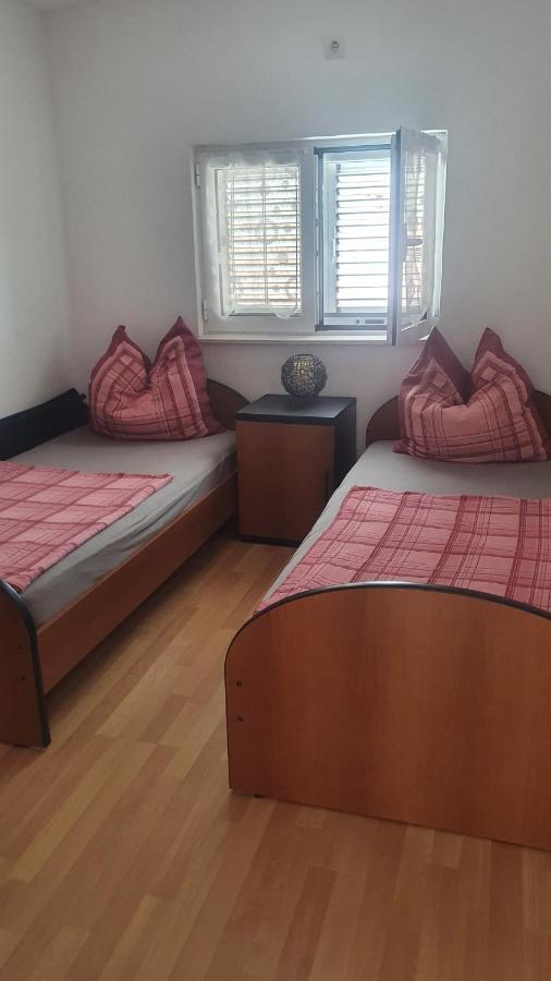 Apartment Julian Kamenari Luaran gambar